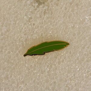 Green Feather Enamel Lapel Pin Gold Tone Tie Tack Hat